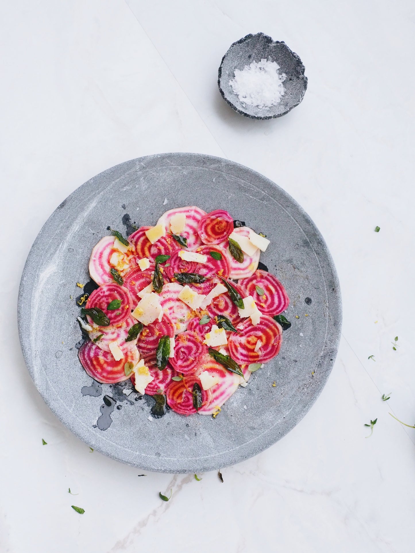 Assiette incurvée